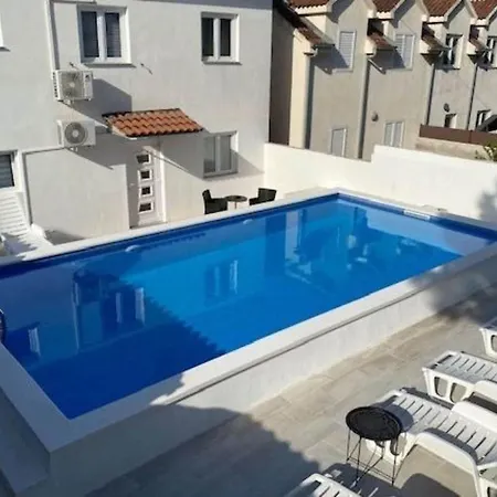 Villa Brazza - *