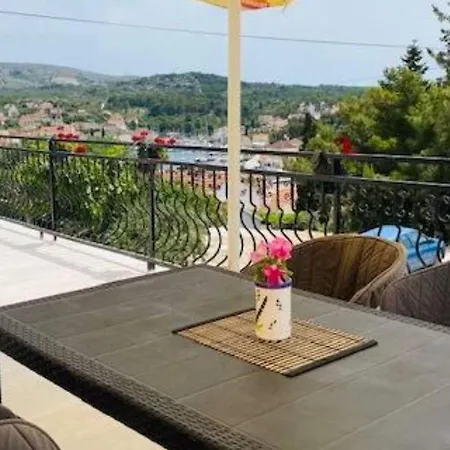 Villa Brazza - *
