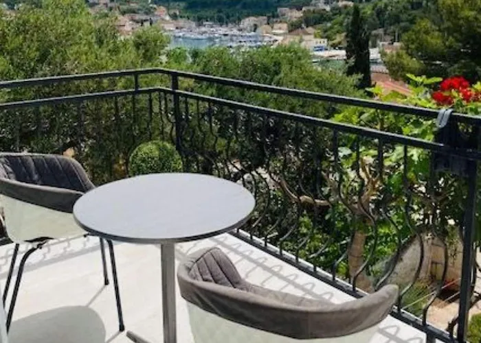 Brazza - Villa Milna (Brac)